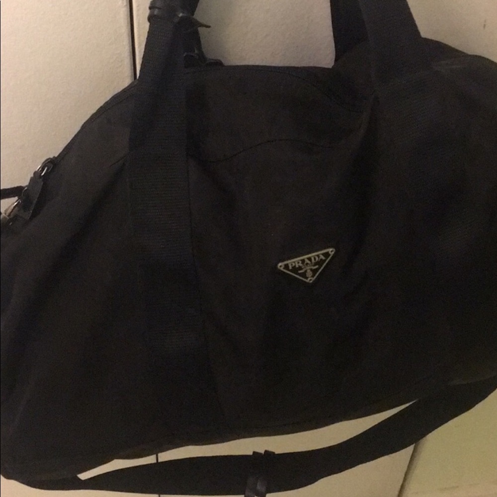 Prada duffle blk very good used condition